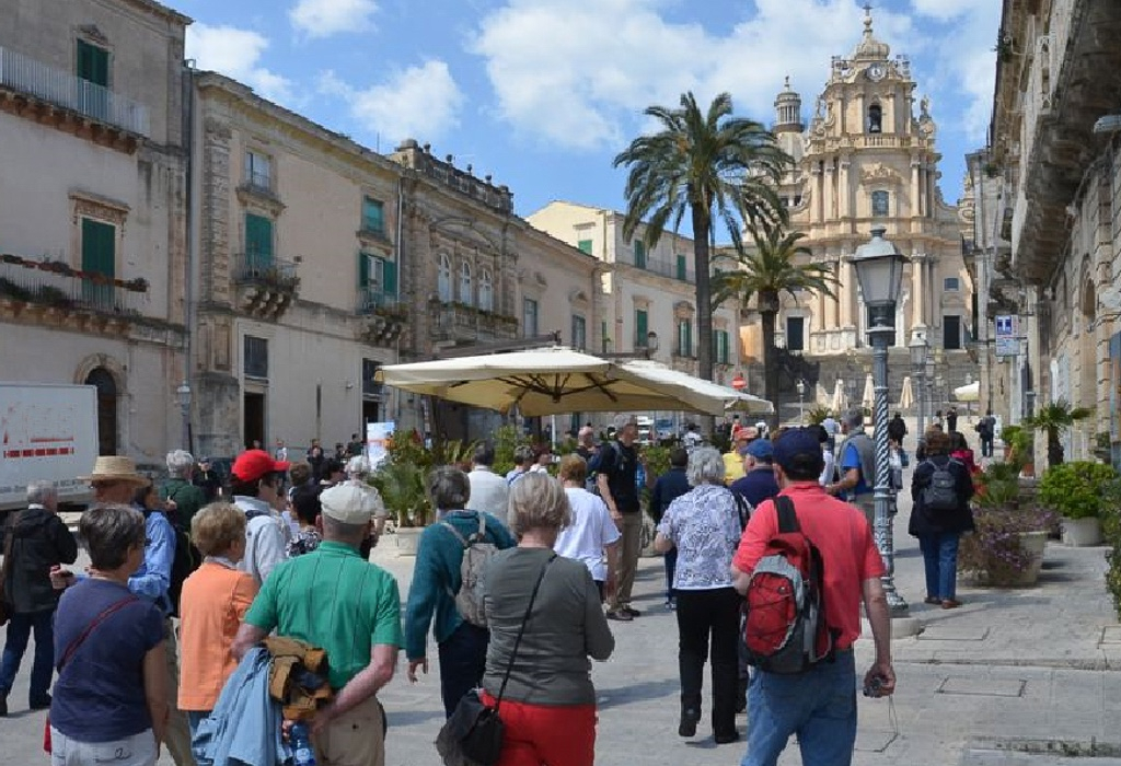 Sicilia, la zona gialla allontana i turisti: arrivano le prime disdette -  Gazzetta del Sud