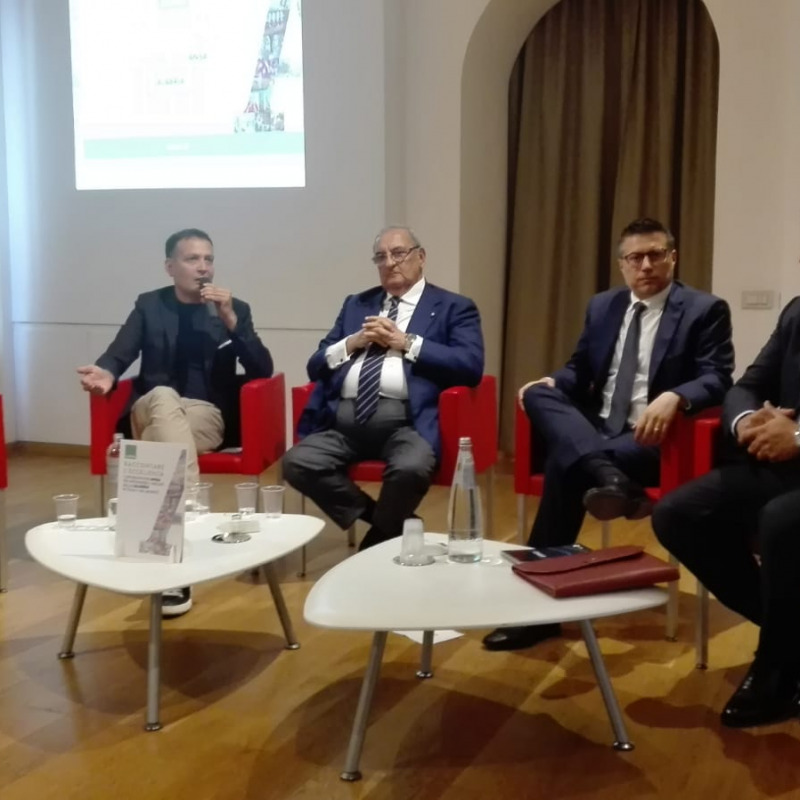 Nella foto Samuele Furfaro, Florindo Rubbettino, Domenico Menniti, Nuccio Caffo e Nereo Salerno