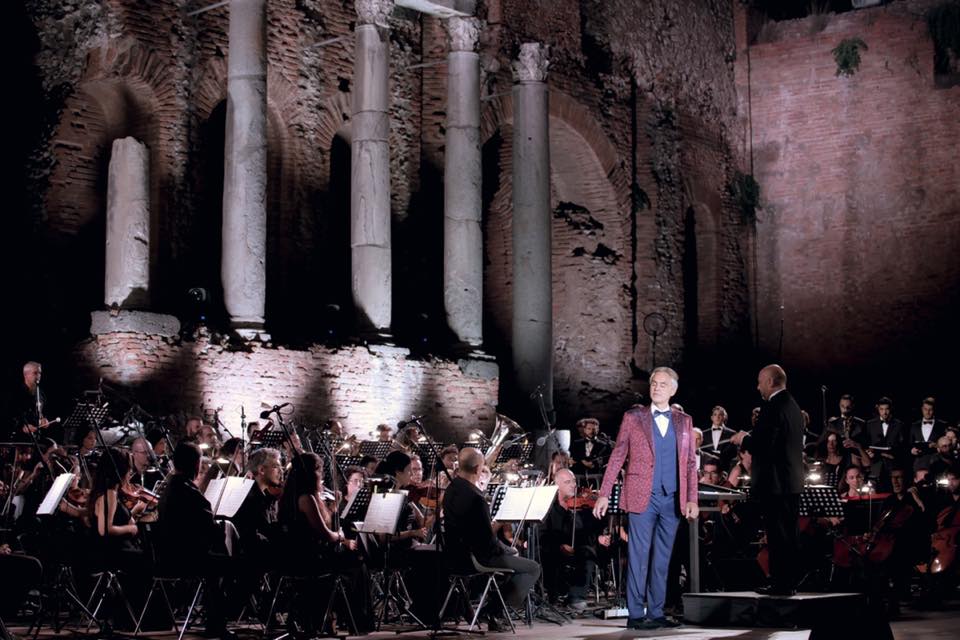 Andrea Bocelli incanta Taormina: le foto del concerto al teatro Antico -  Gazzetta del Sud