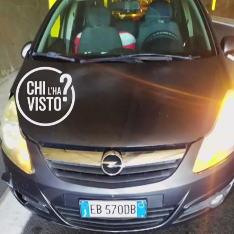 L'Opel Corsa su cui viaggiavano Viviana Parisi e suo figlio Gioele in una immagine della trasmissione Rai "Chi L'ha Visto?"