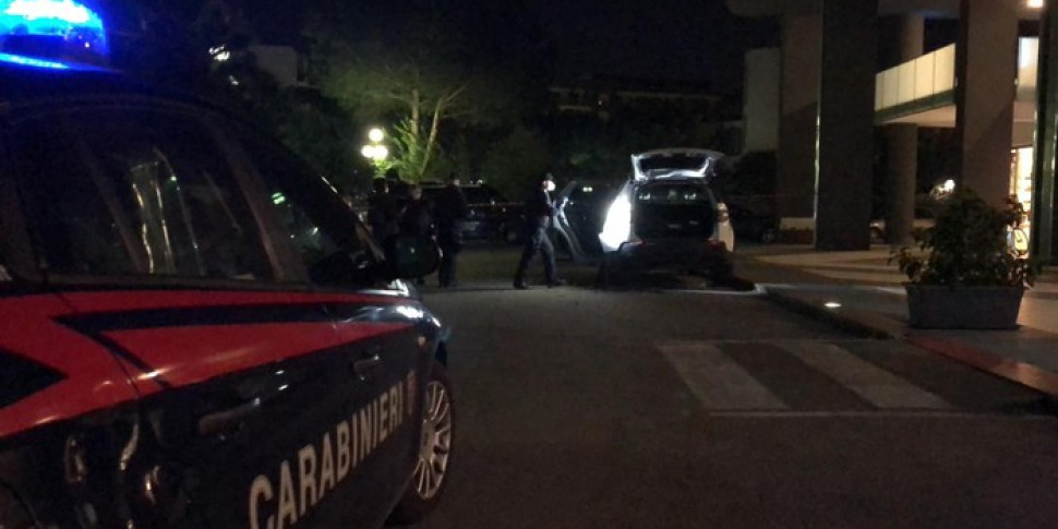 Donna uccisa in strada a Castelfiorentino con arma da fuoco
