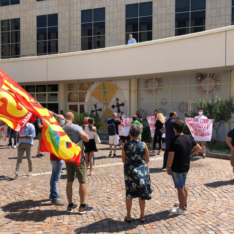 Una recente manifestazione dei sindacati Usb a Catanzaro