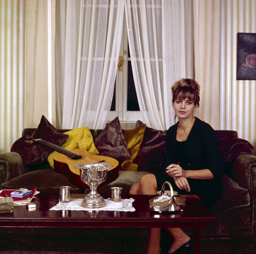 ©girella/Lapressearchivio storicospettacoloanni '60Catherine SpaakNella foto: Catherine Spaak, l'attrice francese, fotografata in un salotto