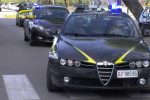 Reggio, inseguiti e beccati con un paio di chili di cocaina in auto: due arresti