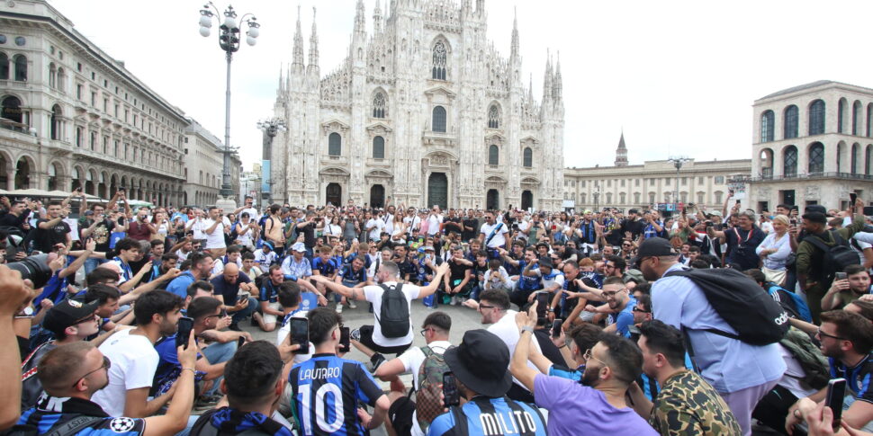 Milano si colora di nerazzurro. Attesti in 50mila a San Siro per la partita su maxischermo