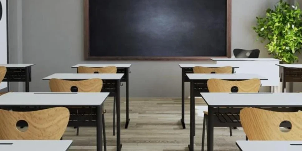 Tragedia Marcianise, dodicenne cade dal secondo piano della scuola e muore