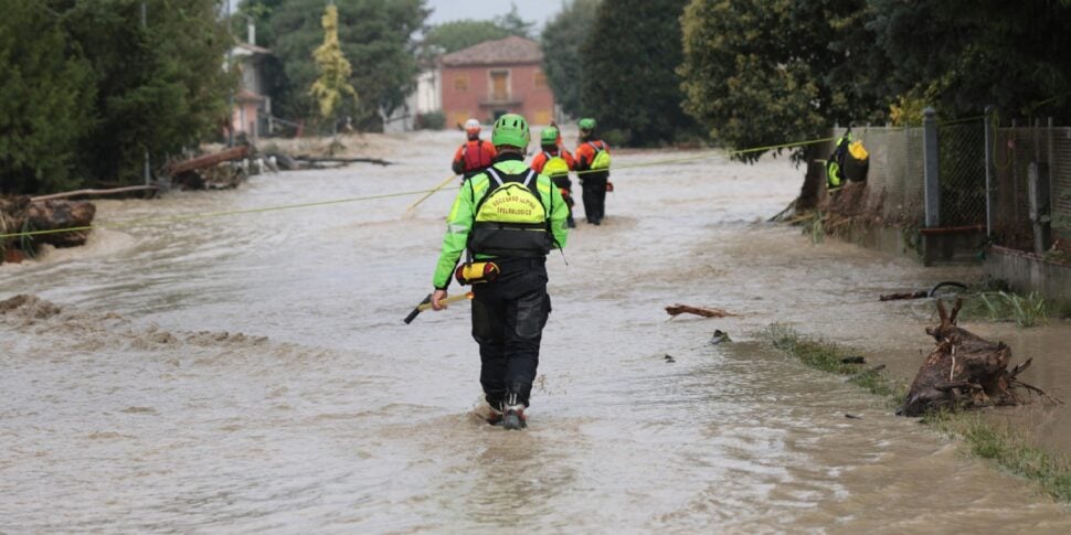 https://gsud.cdn-immedia.net/2024/09/Inondazioni-in-Emilia-Romagna.-Traversara-frazione-del-comune-di-Bagnacavallo-dove-risultano-2-dispersi-970x485.jpg