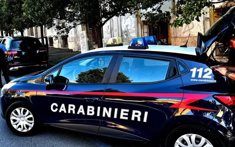 Tragedia nel Modenese, 86enne uccide la moglie di 89 anni e poi si getta dal terzo piano e muore