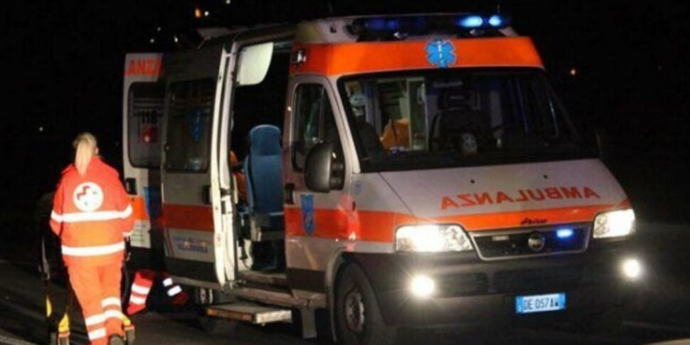 Sale su una statua che gli crolla addosso, morto un 19enne in val Venosta