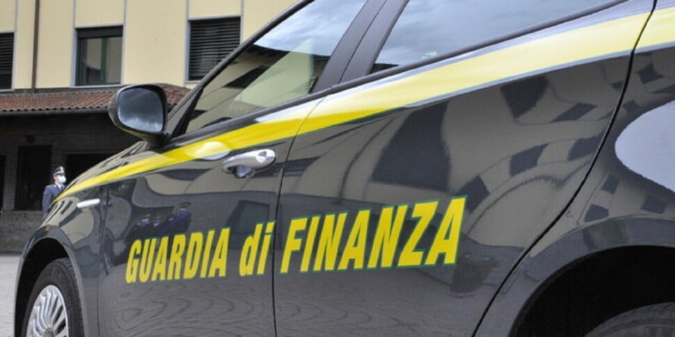 Il reddito di cittadinanza ad extracomunitari senza permesso e mafiosi: 74 furbetti tra Gela e Niscemi