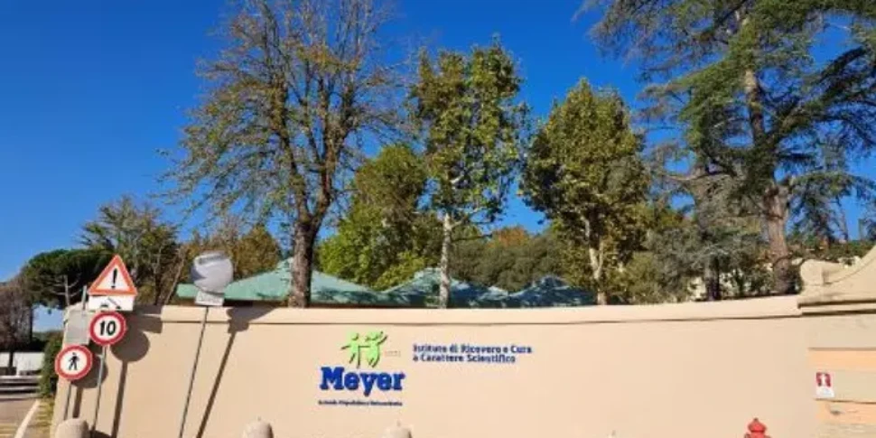 neonata di gaza salvata al meyer di firenze asportato tumore di 2 chili