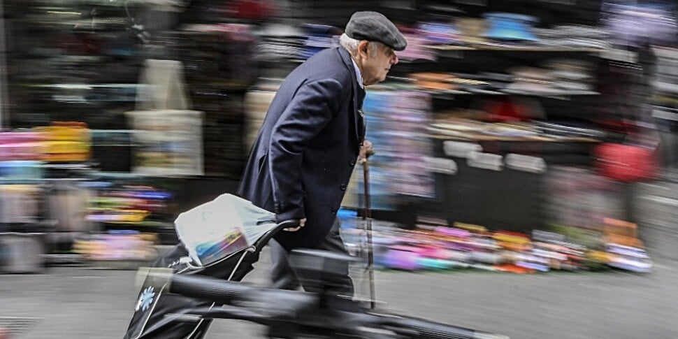 pensioni l aumento di tre mesi di lavoro sar224 congelato nella prossima manovra ma non per tutti due ipotesi in campo