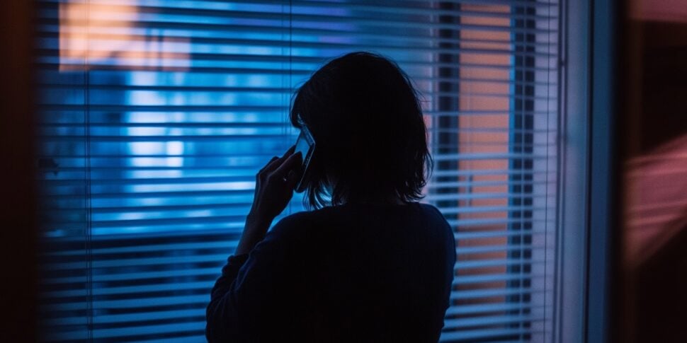 Calci e pugni alla porta dell’ex compagna a Gela: lo stalker trovato con due mazze e un coltello Calci e pugni alla porta dell’ex compagna a Gela: lo stalker trovato con due mazze e un coltello