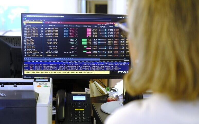 nuovo tonfo in borsa per montepaschi perde quasi il 3 dopo l inchiesta sulla scalata a mediobanca