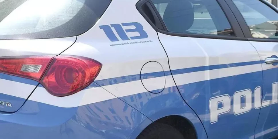 massacra di botte i genitori per costringerli ad andare via di casa arrestato un 31enne a catania