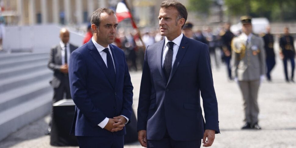 Francia, nasce il governo Lecornu: Macron nomina 18 ministri. Il premier ai suoi ministri: "Siate negoziatori con tutti"