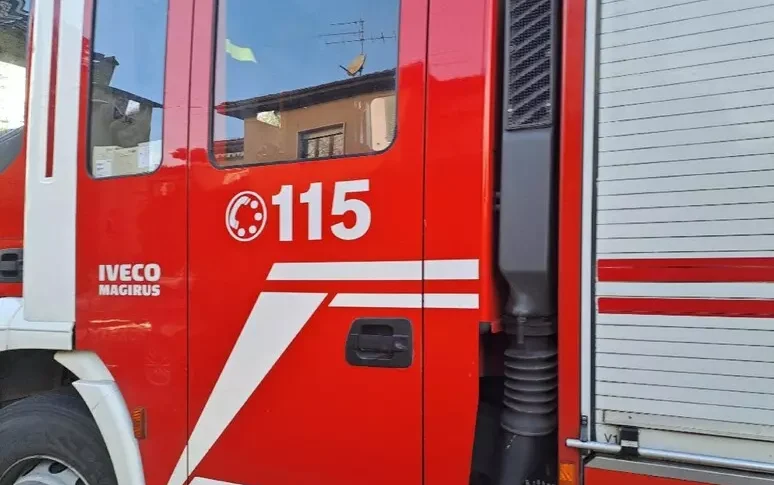 Cade elicottero in Valtellina, si cercano 4 persone