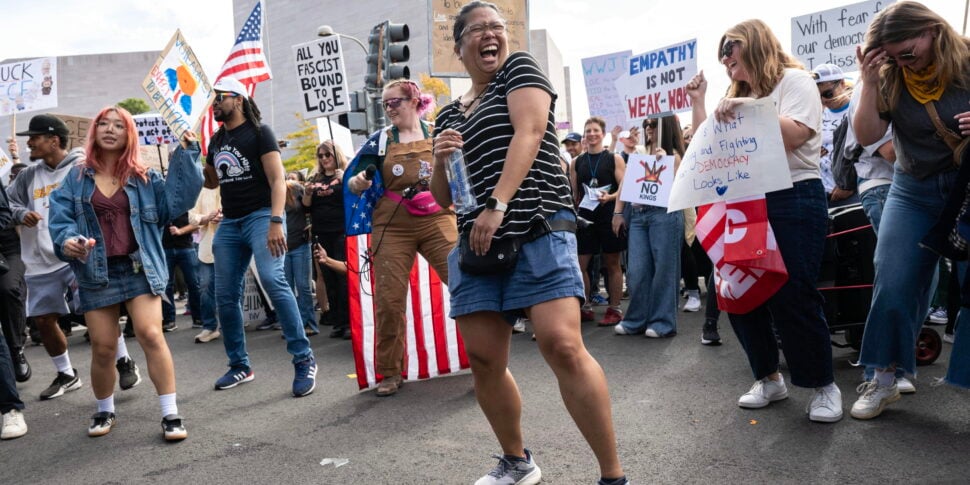 "Non vogliamo re", gli Usa in piazza contro Trump "Non vogliamo re", gli Usa in piazza contro Trump