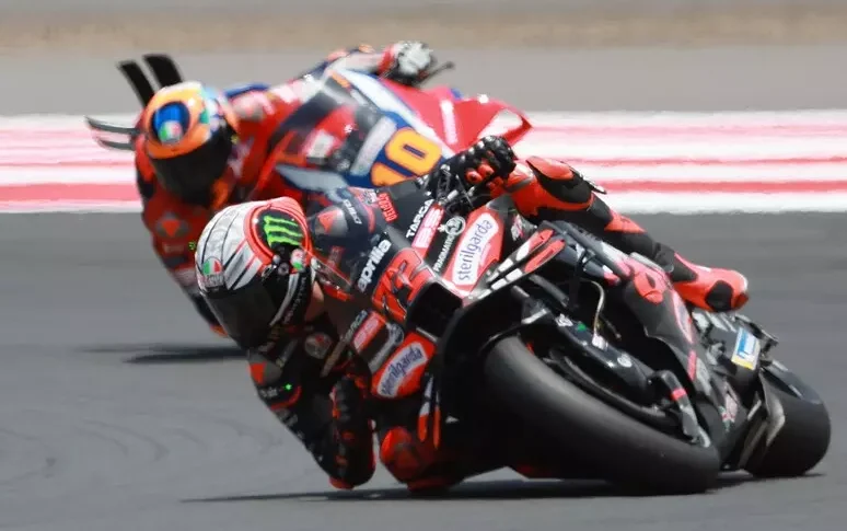 MotoGP, Marco Bezzecchi vince la gara Sprint nel gran premio di Indonesia
