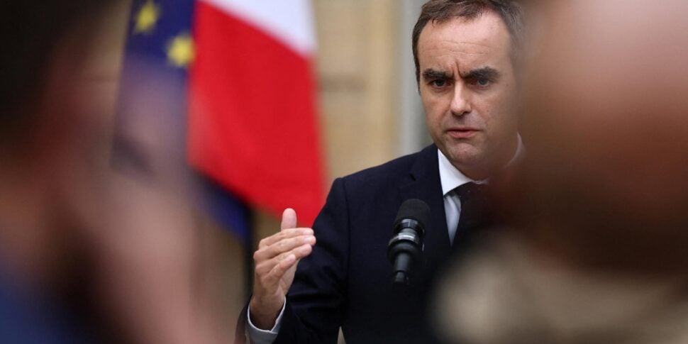 Lecornu lascia. Macron: "48 ore per uscire dalla crisi". Le Pen invoca le urne