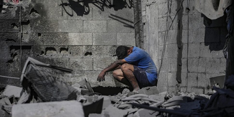 Gaza, oltre 100 morti nei raid di Israele: tra le vittime almeno 35 bambini