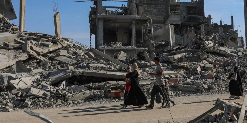 Regge la tregua a Gaza, Hamas consegna altri due corpi. Gli ultraortodossi in piazza contro la leva obbligatoria Regge la tregua a Gaza, Hamas consegna altri due corpi. Gli ultraortodossi in piazza contro la leva obbligatoria