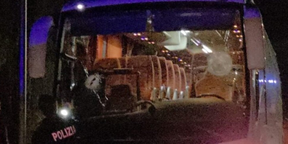 agguato mortale al pullman del pistoia basket i tre ultr224 non rispondono davanti al gip
