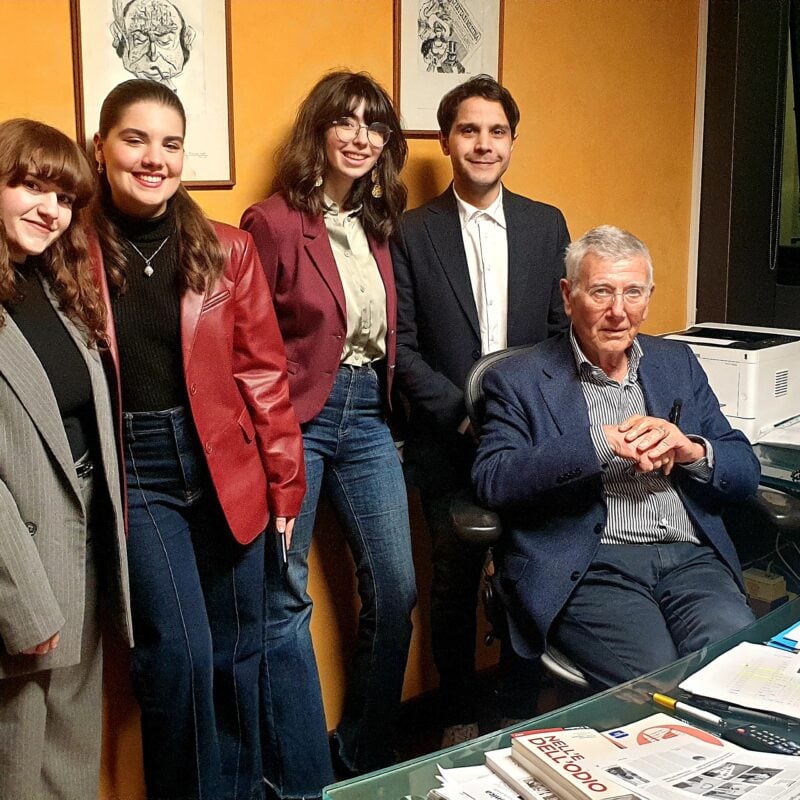Un compagno prezioso tra i banchi: torna Noi Magazine e festeggia 30 anni!