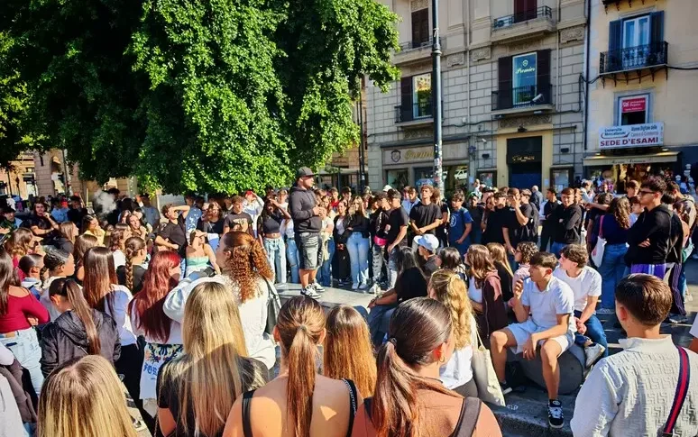 centinaia di ragazzi in piazza a palermo dopo l uccisione di paolo taormina chiediamo protezione e impegno delle forze dell8217ordine