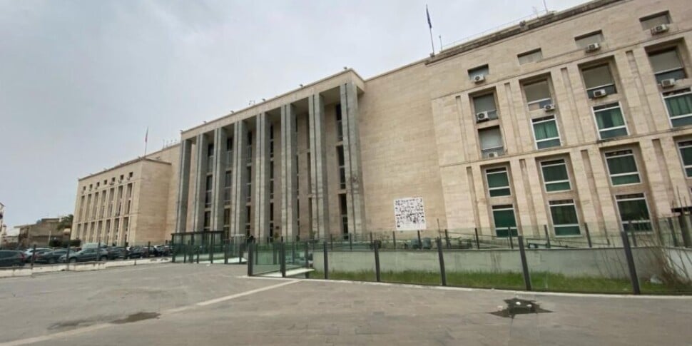 Violenze su una 14enne a Palermo, arrestato un 19enne