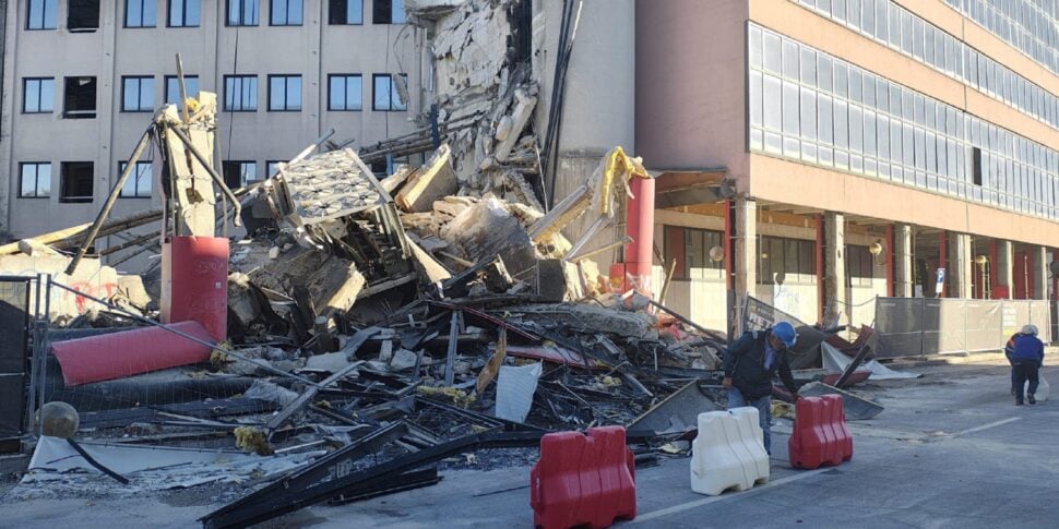 crollo in un cantiere nell8217area dell8217ex magneti marelli a sesto san giovanni ferita una donna