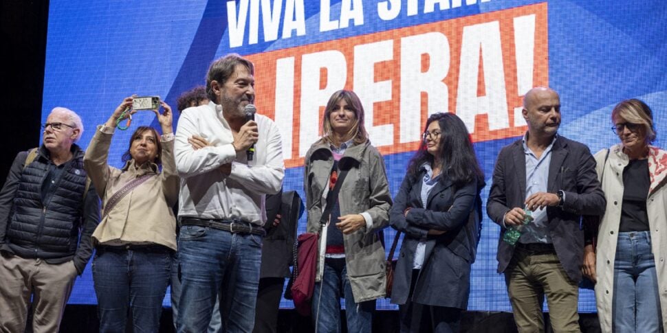 Libertà di stampa, campo largo e FdI insieme in piazza (tra le polemiche) dopo l’attentato a Ranucci Libertà di stampa, campo largo e FdI insieme in piazza (tra le polemiche) dopo l’attentato a Ranucci
