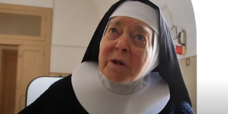 Suora Letizia compie 110 anni: vive da 85 anni nel convento di clausura a Bitonto Suora Letizia compie 110 anni: vive da 85 anni nel convento di clausura a Bitonto