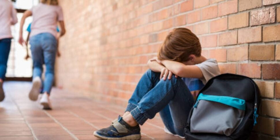 figlio bullizzato a scuola il padre irrompe a scuola e minaccia i prof in provincia di salerno