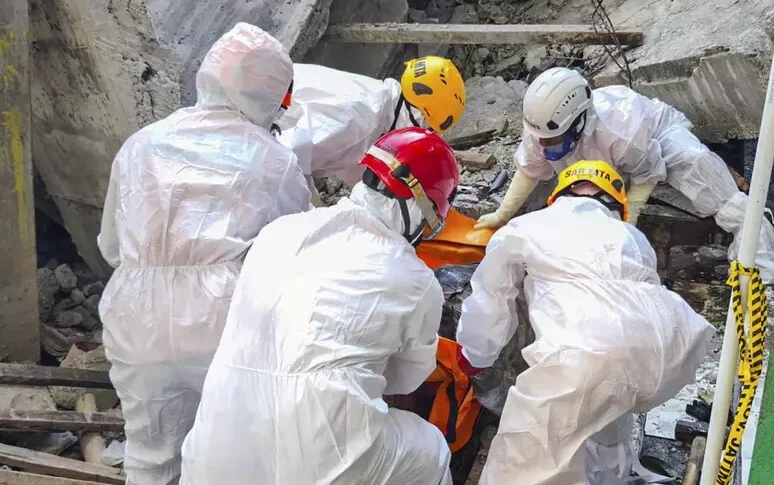 il crollo di una scuola in indonesia il bilancio 232 di 37 vittime