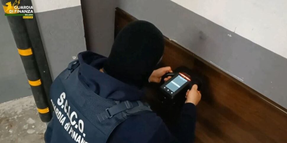 traffico di cocaina sull asse calabria milano 15 arresti il patto tra ndrangheta e camorra