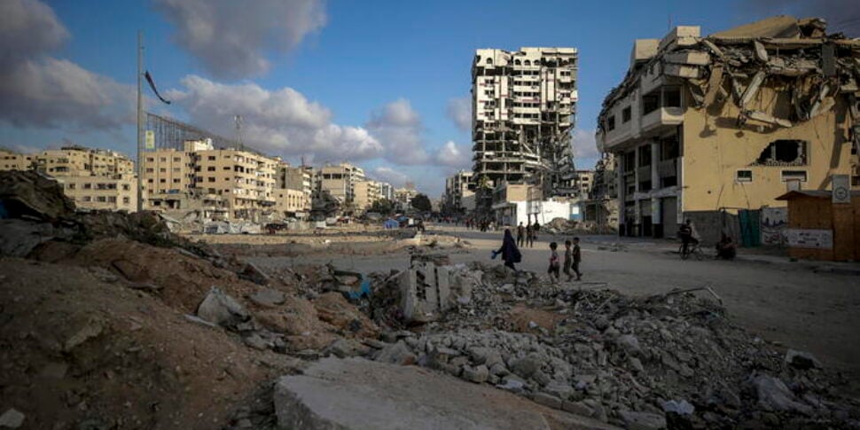 Oggi a Sharm i negoziati sul piano di pace per Gaza. Trump minaccia Hamas ma apre a modifiche. Netanyahu: "Senza ostaggi non si va avanti"