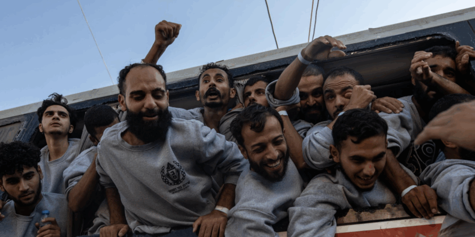 I 735 giorni che hanno raso al suolo Gaza: stenti, fame, raid e bombe. Gli abbracci e la gioia dopo la tregua
