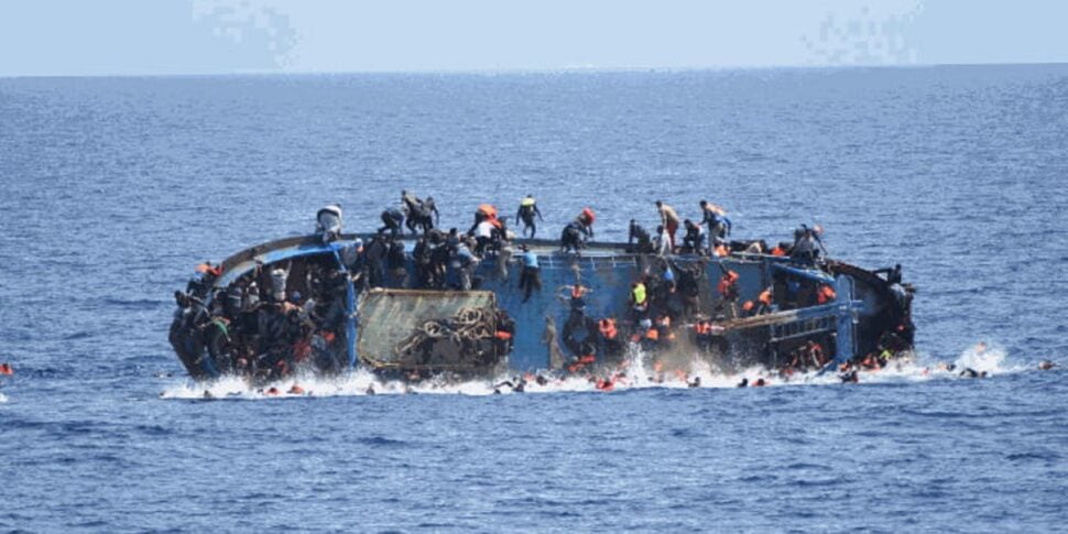Naufragio al largo della Turchia, morti 14 migranti: salvati altri due