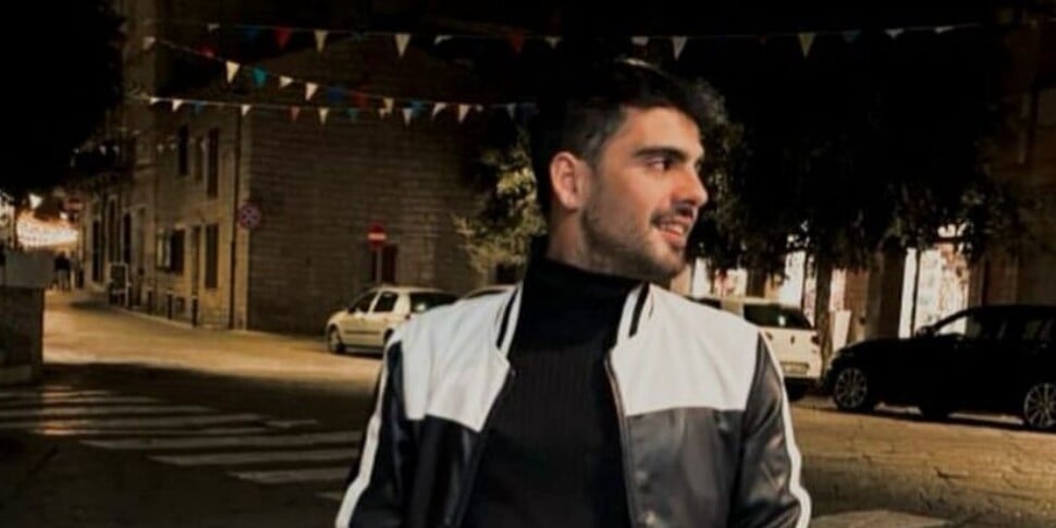 Drammatico incidente, auto con 5 giovani cade da un ponte: morto il 25enne Omar Masia in Sardegna Drammatico incidente, auto con 5 giovani cade da un ponte: morto il 25enne Omar Masia in Sardegna
