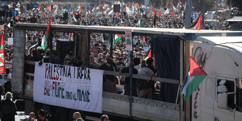 “Stiamo bloccando tutto, siamo 600mila persone”: corteo nazionale a Roma pro Gaza