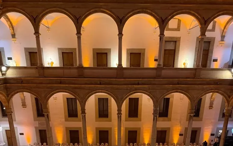 Quei "mega" banchetti nel loggiato del Parlamento siciliano... L