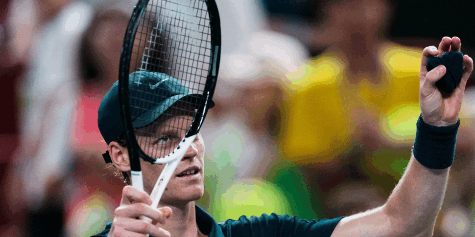 Six Kings Slam, Sinner batte Tsitsipas e ora sfida Djokovic Six Kings Slam, Sinner batte Tsitsipas e ora sfida Djokovic