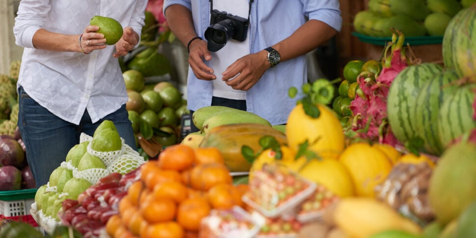 Meno frutta e verdura per il 40% degli italiani, colpa dei prezzi e della mancanza di tempo Meno frutta e verdura per il 40% degli italiani, colpa dei prezzi e della mancanza di tempo