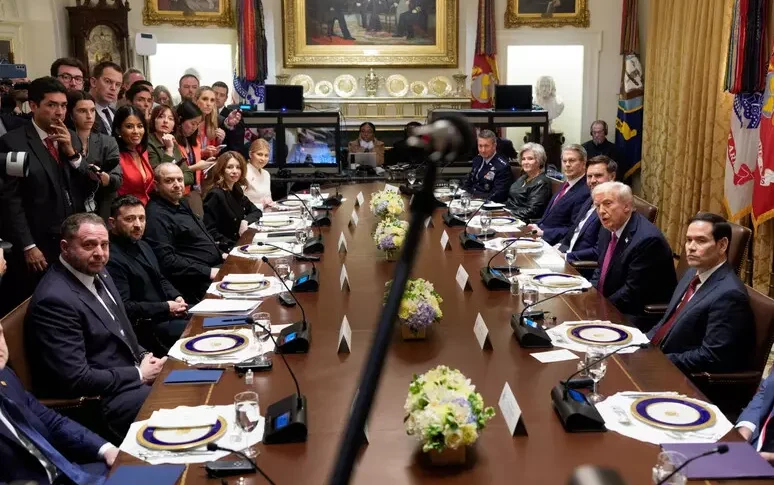Incontro teso alla Casa Bianca, Trump duro con Zelensky: "La guerra in Ucraina può finire presto senza i Tomahawk" Incontro teso alla Casa Bianca, Trump duro con Zelensky: "La guerra in Ucraina può finire presto senza i Tomahawk"