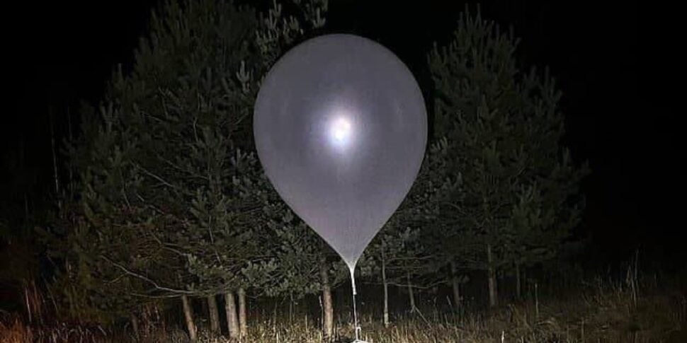palloni aerostatici su vilnius scatta l allarme e l aeroporto viene chiuso per alcune ore gli oggetti volanti trasportavano sigarette160di160contrabbando