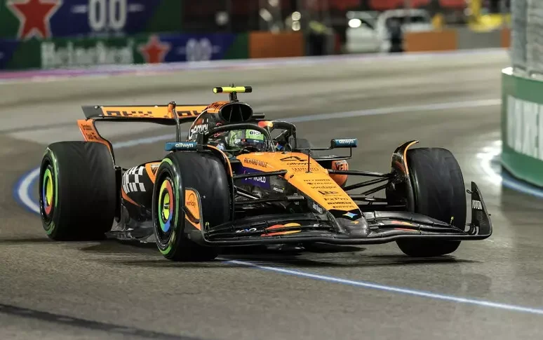 F1: Norris in pole a Las Vegas, Leclerc nono e Hamilton ultimo F1: Norris in pole a Las Vegas, Leclerc nono e Hamilton ultimo
