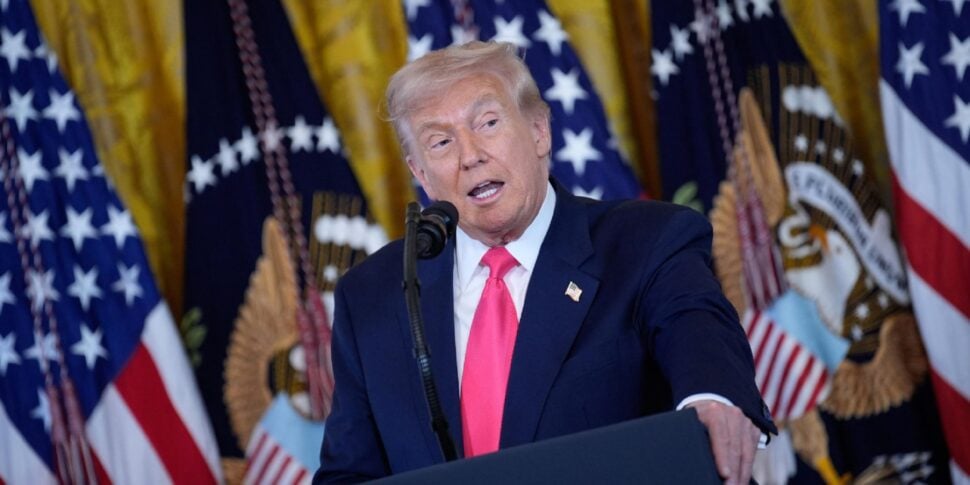 "Le scuse non bastano". Trump vuole 5 miliardi da Bbc "Le scuse non bastano". Trump vuole 5 miliardi da Bbc