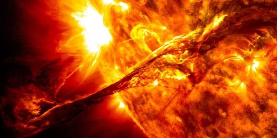 200 in corso una tempesta geomagnetica molto intensa classe g4 ecco i rischi per satelliti reti elettriche e comunicazioni