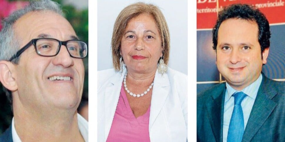 regione sicilia la giunta sospende tre dirigenti dopo le indagini della procura da Feedpress.me regione sicilia la giunta sospende tre dirigenti dopo le indagini della procura